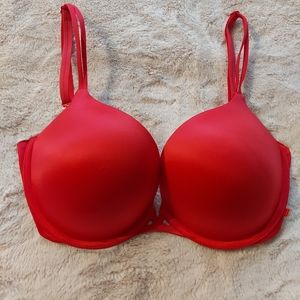 Victoria's Secret push up bra. 32DDD/32F